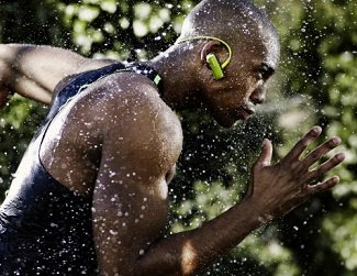 BoseFc's tweet photo. Working out doesent need to be boring.  With Bose anything is possible, and you can achieve anything. #anythingispossible #workhardplayhard https://t.co/4zzPYWgzV8