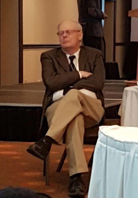 labproblemz's tweet image. When you chill for the day because you presented first.