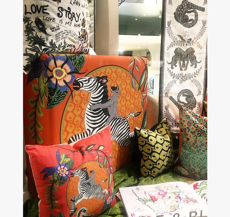 LIS_Design's tweet image. Pop by the showroom for our #African #Christmas window with @HalstedDesign
