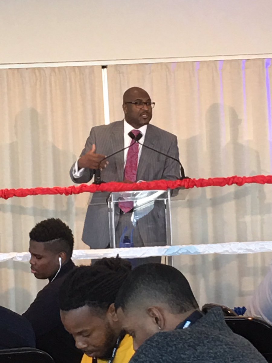 EBomani's tweet photo. #Black Genius  @Robert_Simmons3 briefing us on #HighSchoolExcellence for #BlackMaleAchievement  #RYMR6 https://t.co/dQ4AgrmUcv