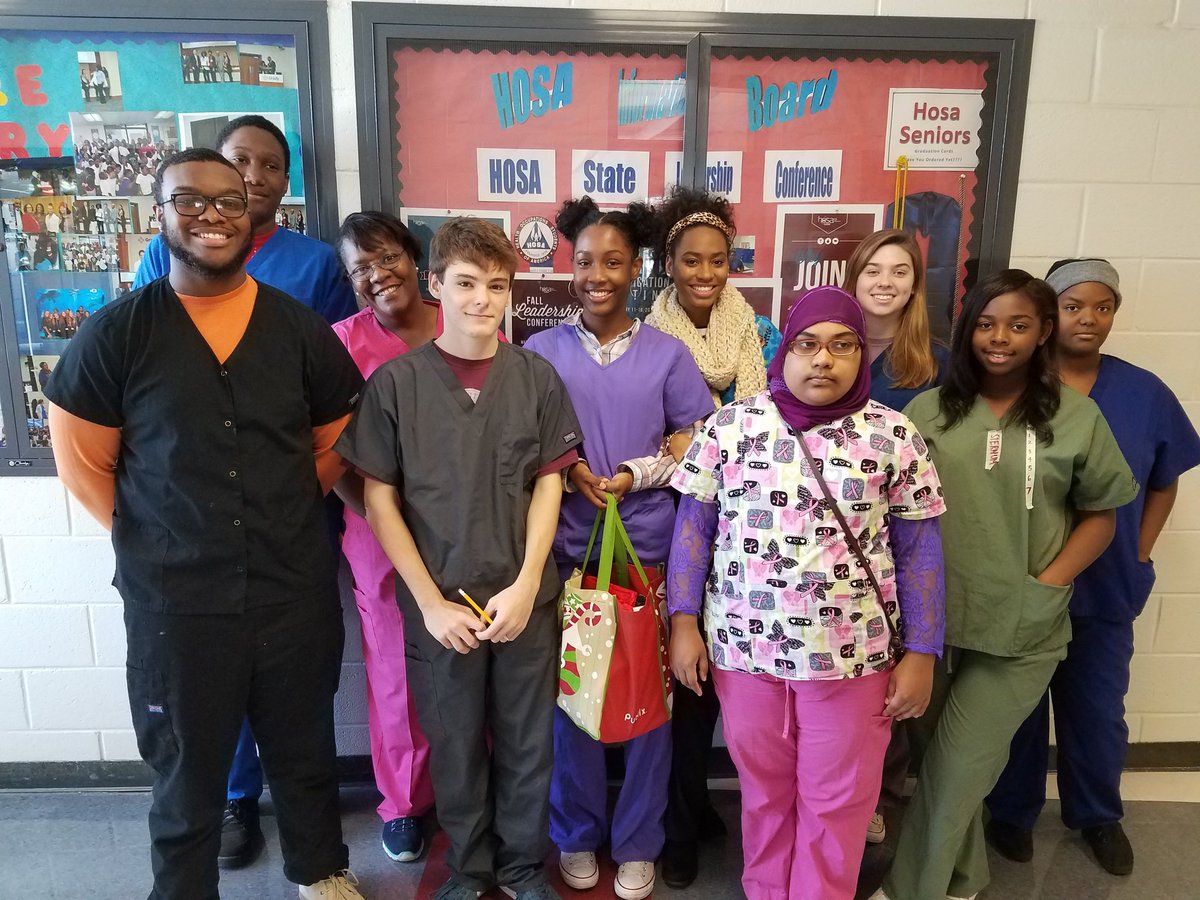 LamarYoung16's tweet photo. GRADY HS demonstrates support by creating toiletry basket @ATLsuper #WorldAIDSDay https://t.co/epzfblMWmc