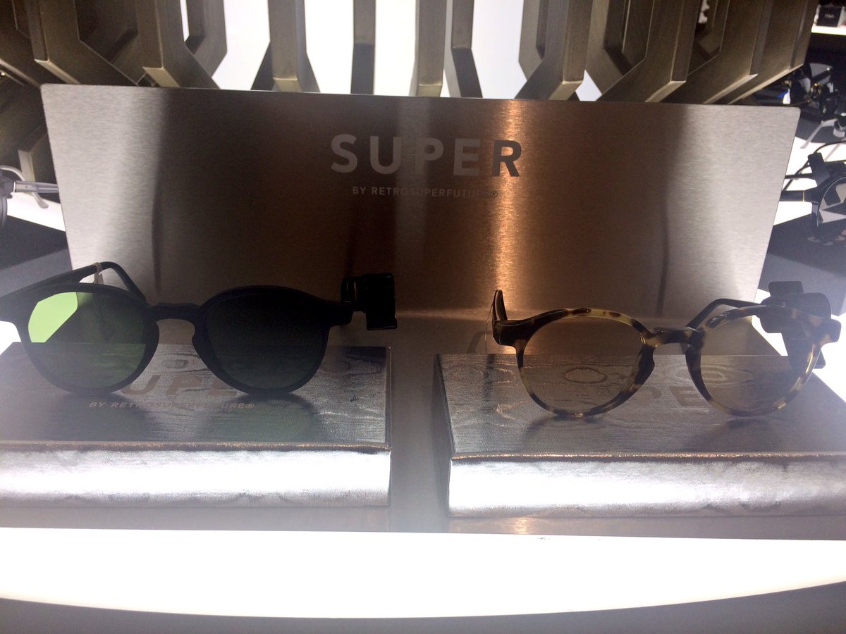 GraziaMexico's tweet photo. Conociendo la nueva colección de @Rsupermx #madeinItaly 🙌🏻🇭🇺🕶#GraziaAma ❤️#Lovelovelove #retrosuperfuture #rsfstores https://t.co/yQcalgbDOb