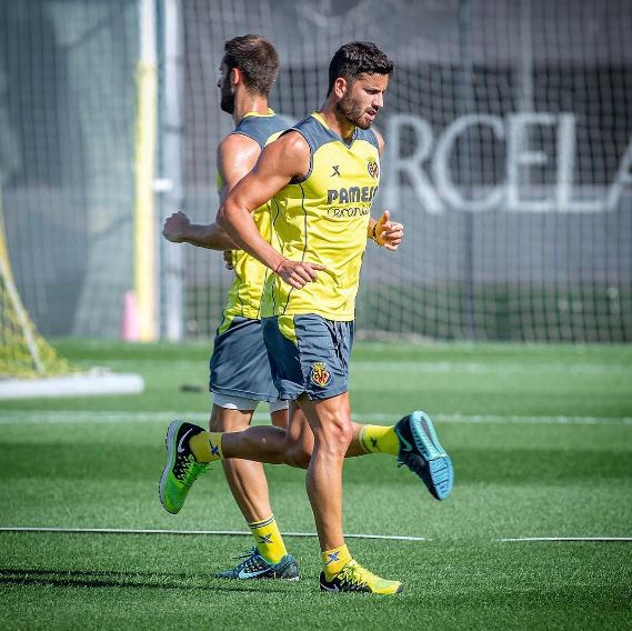 Argentina's tweet photo. [SELECCIONADOS] Corre @MateoMusacchio5 durante el entrenamiento del @VillarrealCF. https://t.co/uId1RIQsWk