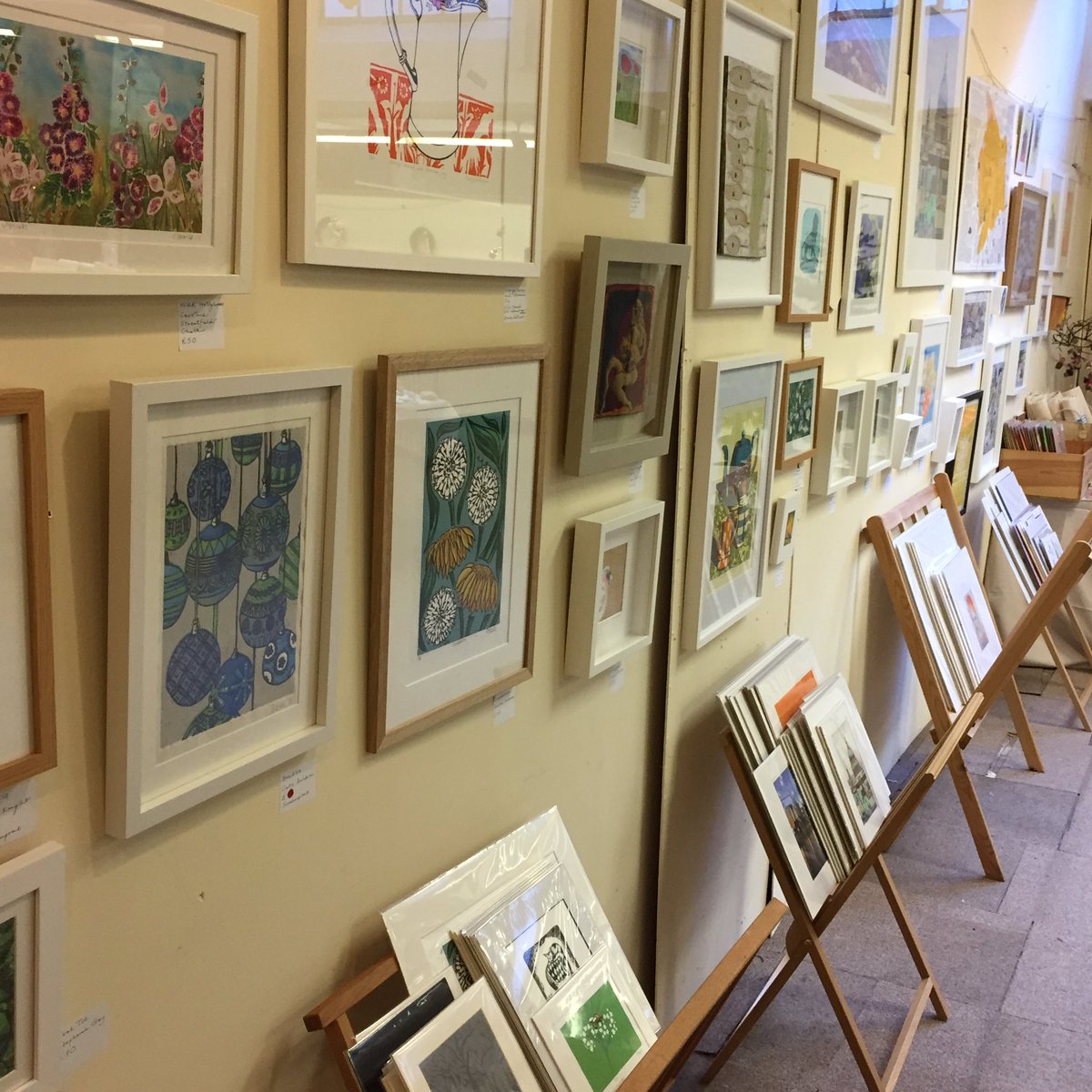 KirstieDesigns's tweet photo. Gorgeous things in Jacksons, local artists, courtesy of @thejellyReading #makerdg #rdguk #makereading. https://t.co/uD2335Fc26