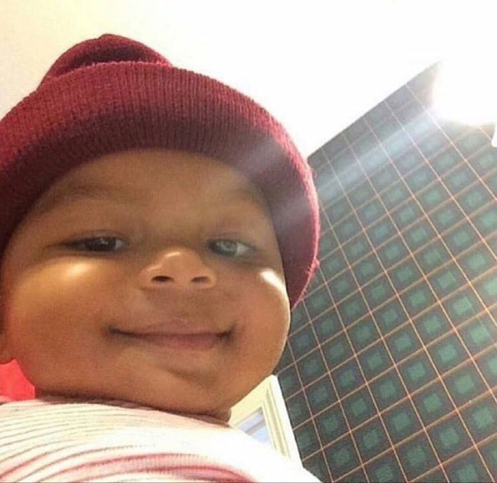TheComedyHumor's tweet photo. When you drop your phone, pick it up and your screen isn't cracked https://t.co/sG9SiLF75H