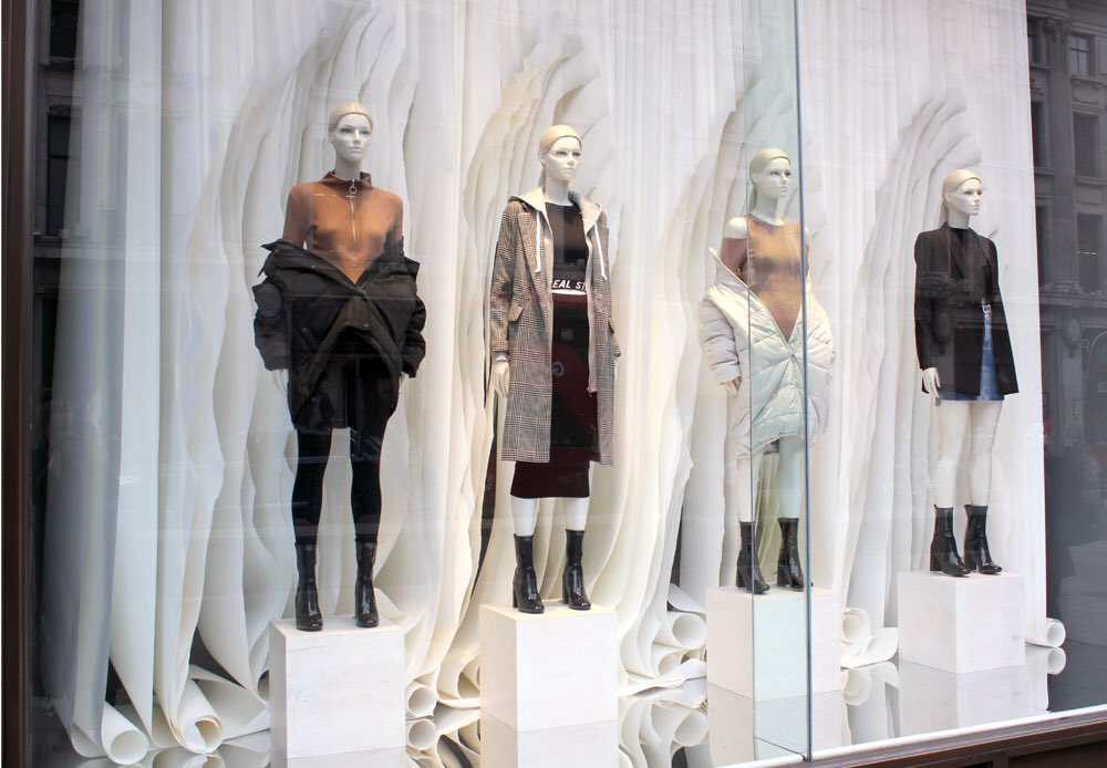 Paper window installation for <a href="/hm/">H&M</a> is now up on my website, commissioned by Still Life Story: foldability.co.uk/paper-design-f…