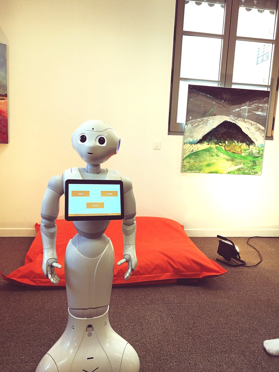 wafa_adj's tweet image. On fait connaissance avec Paulo de @HoomanoCompany à la @WildSchool_Lyon #trulyon