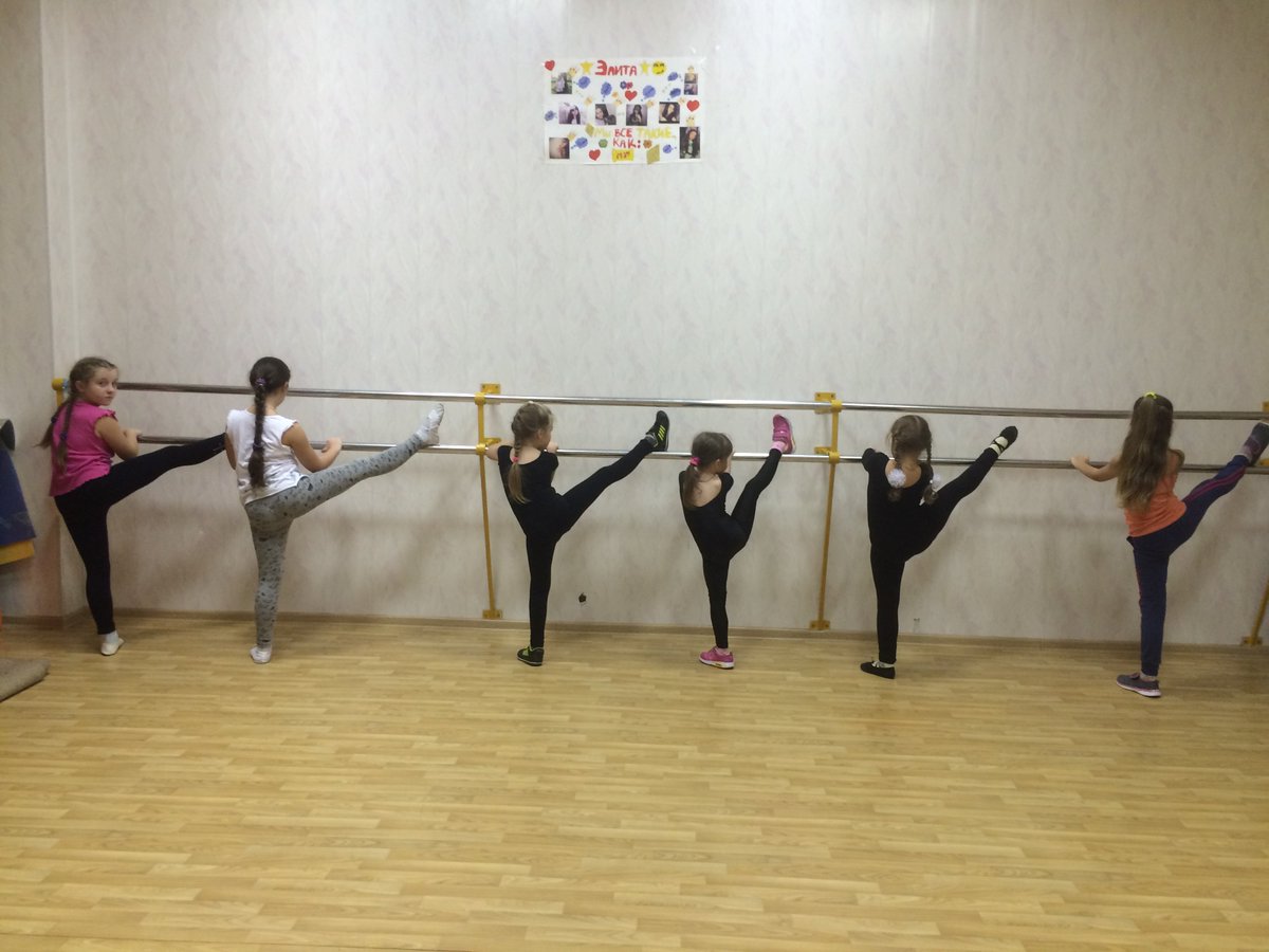 ngen_vrn's tweet photo. Готовимся к отчетному концерту! Современная хореография с Хлыбовой Эне в филиале на Старых Большевиков, 53а!
n-po.ru  
#НП36 #МГ36 #NGgroup https://t.co/jC3MbI1NdM