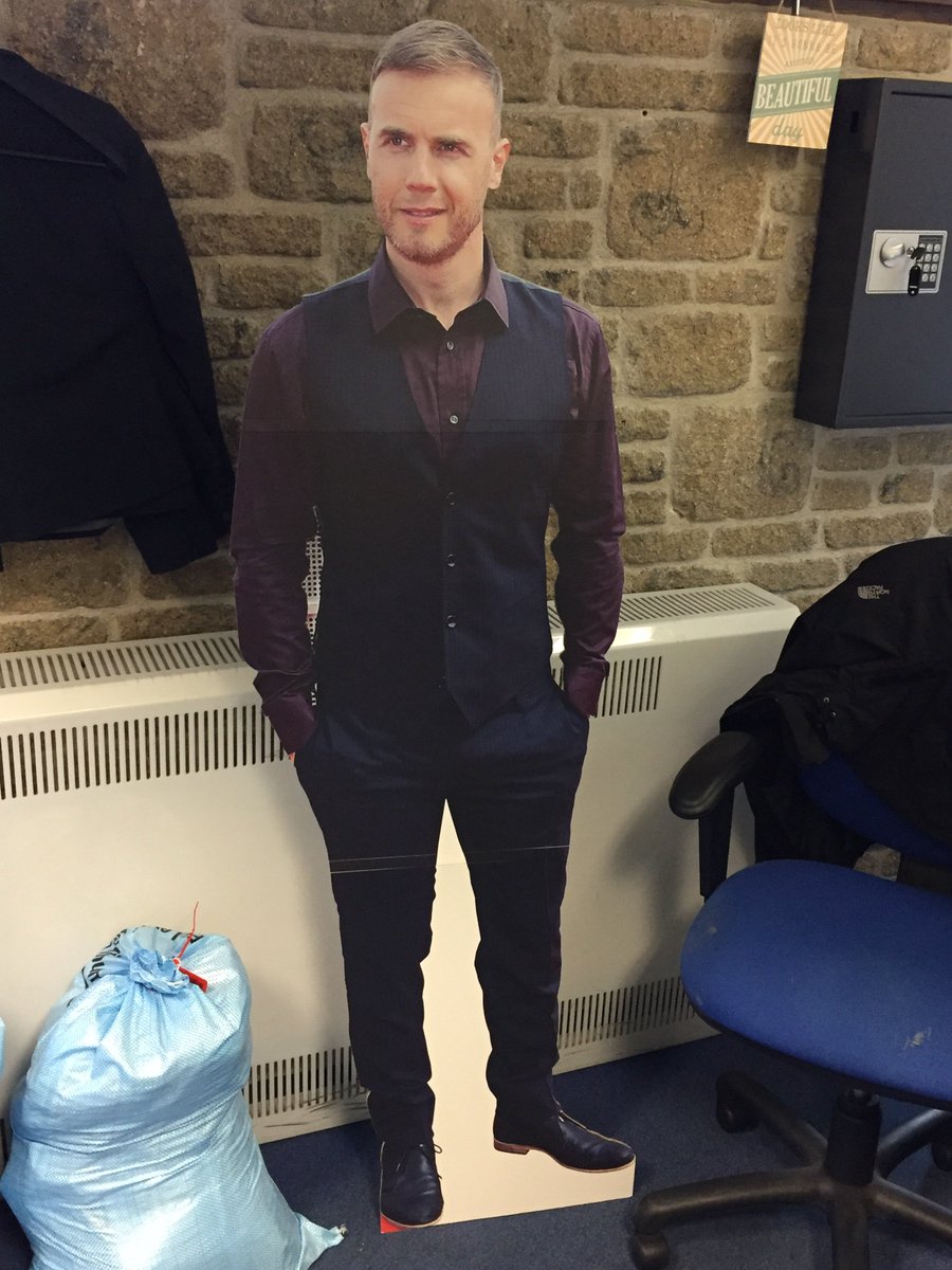 bumblebee31's tweet photo. @GaryBarlow look who came to
Visit for an early birthday present https://t.co/UWiz4PgoAE