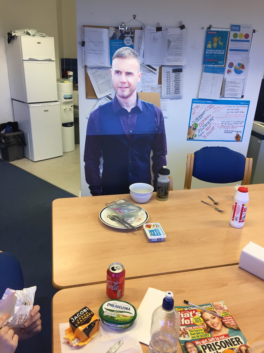 bumblebee31's tweet photo. @GaryBarlow look who came to
Visit for an early birthday present https://t.co/UWiz4PgoAE