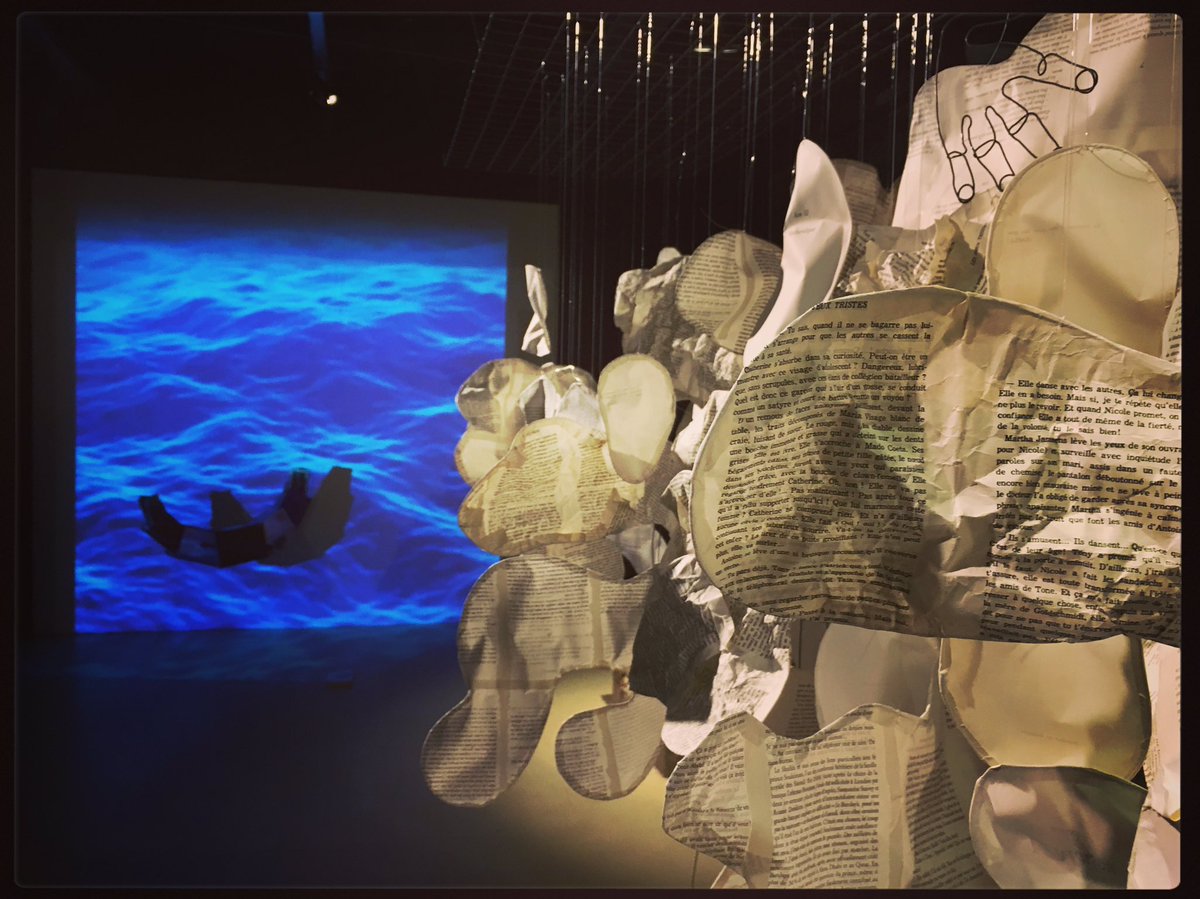 DaphBertrand's tweet photo. #Expo #Namur #PopUpTheVolume #GalerieDuBeffroi jusqu'au 22/01. #recyclage #VieuxLivres #Art https://t.co/m7k0rvhV6K