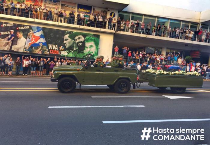 Granma_Digital's tweet photo. Regreso triunfal(+Fotos)
#FidelCastro #HastaSiempreComandante #HastaSiempreFidel 
https://t.co/1V47UOvMZ5 https://t.co/UNnguklf3X