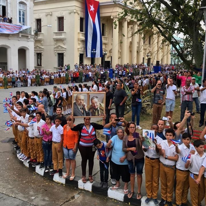 Antonnic1's tweet photo. #Cuba Santa Clara despide a Fidel Castro #HastaSiempreComandante #TributoAFidel https://t.co/xwF4M4oEwx