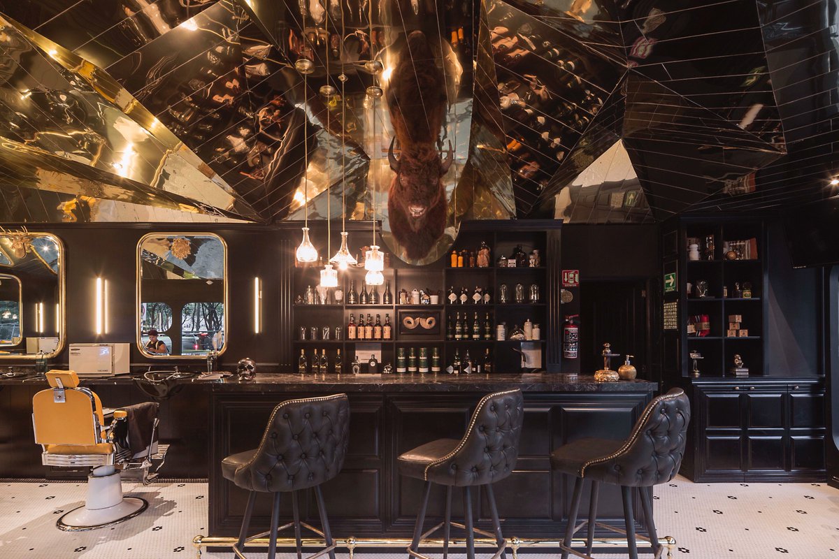 pornarch's tweet photo. .@alvaroROW designed an exclusive #barbershop taking inspiration from European #royalty. More on our blog https://t.co/wNllDXWsZr https://t.co/kOUXHljONv