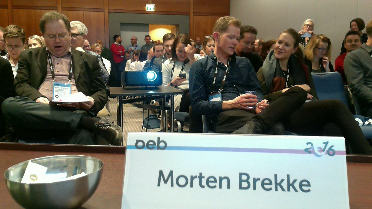 People queuing up for #matricuia  and "Flipped stories" at #OEB2016
