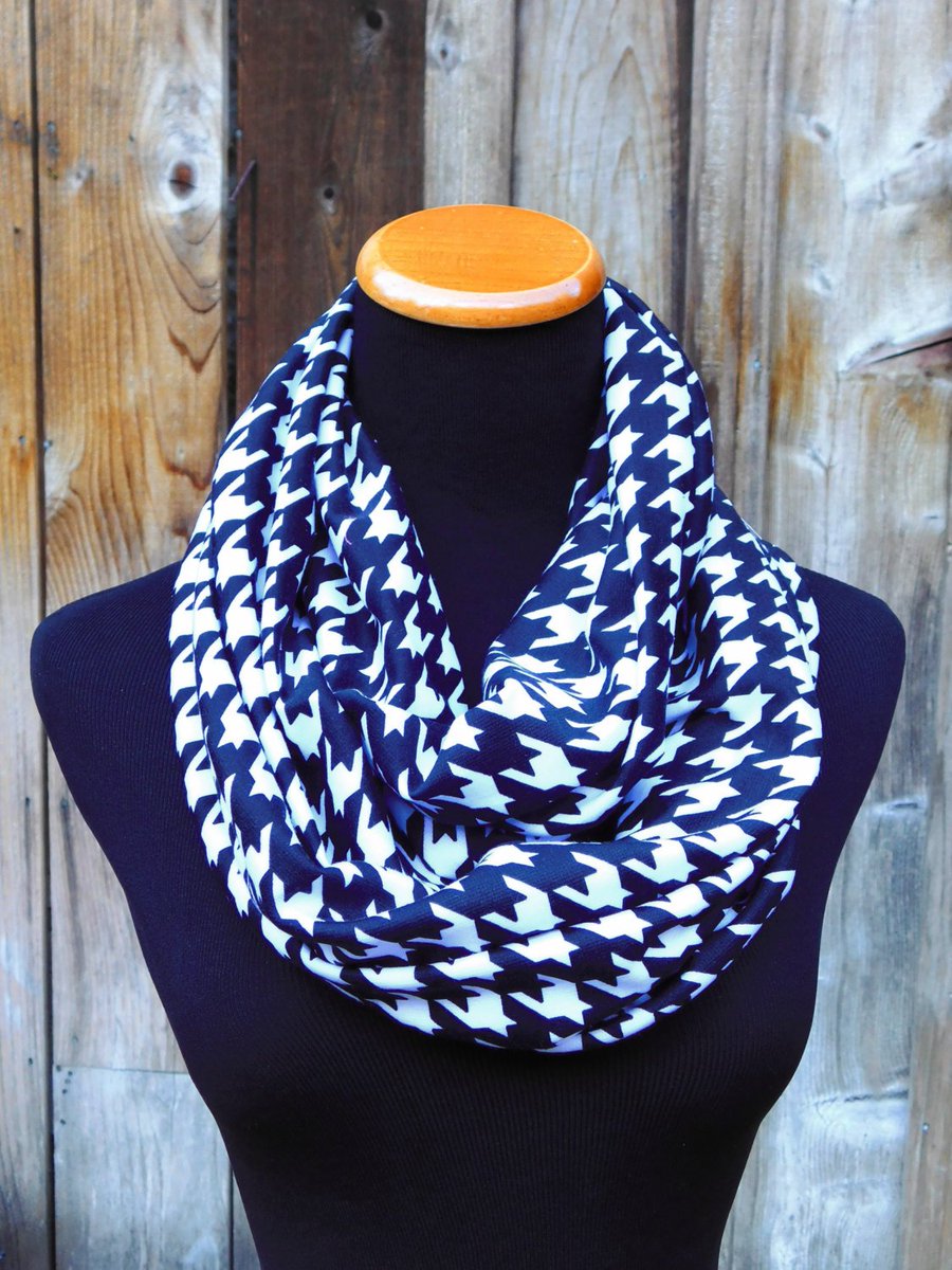 StylishHatter's tweet photo. Houndstooth Knit Infinity Scarf- houndstooth, black, white, cotton,… https://t.co/Zf0We0ZGxN #UnendingScarves #Black https://t.co/494q39fgUN