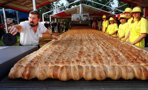 mrHappyBread's tweet photo. #BreadFact
The record for the longest loaf of bread is 1,211.6 m
https://t.co/9659Opr1UQ…/longest-loaf-of-bread/ https://t.co/QSYx0Pm1NO
