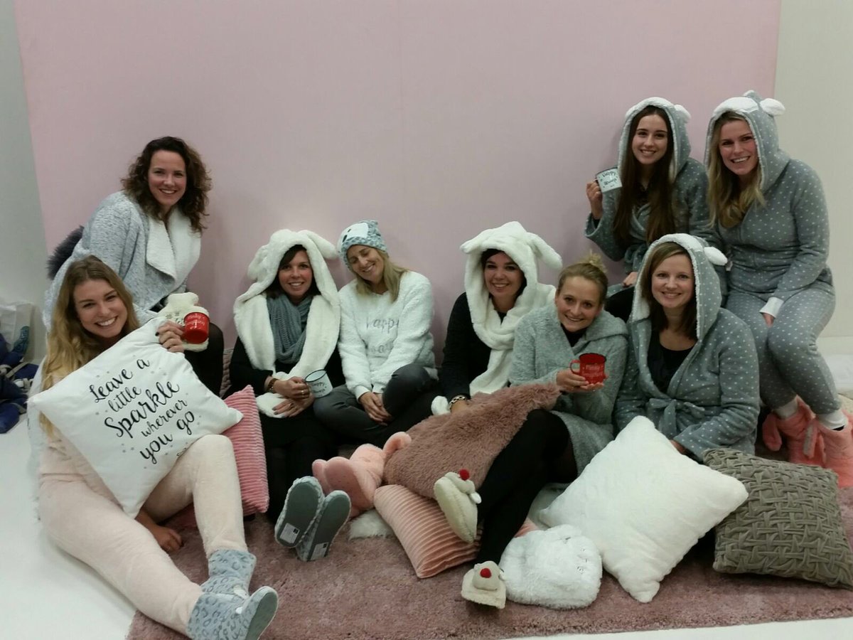 #mycosymoment <a href="/Hunkemoller/">Hunkemöller</a>  love the collection &amp; my super colleagues @DaniellevdWerff <a href="/nanja_janssen/">Nanja Janssen</a> <a href="/BibicheHuisman/">Bibiche Huisman</a> <a href="/silviavd82/">Silvia van Dijk</a> @Mirpier