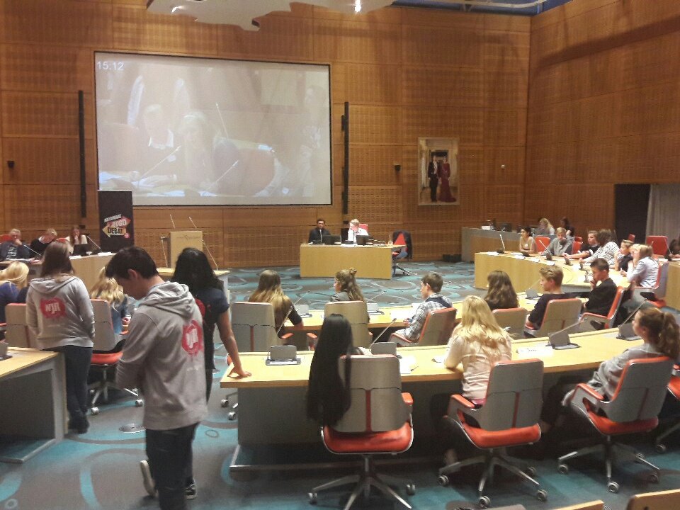 sigridknoll's tweet photo. #Jeugddebat in het #provinciehuis Overijssel. Leerzaam en leuk uitje met enthousiaste leerlingen van oa het #Greijdanus College https://t.co/5I6nhpb7Sp