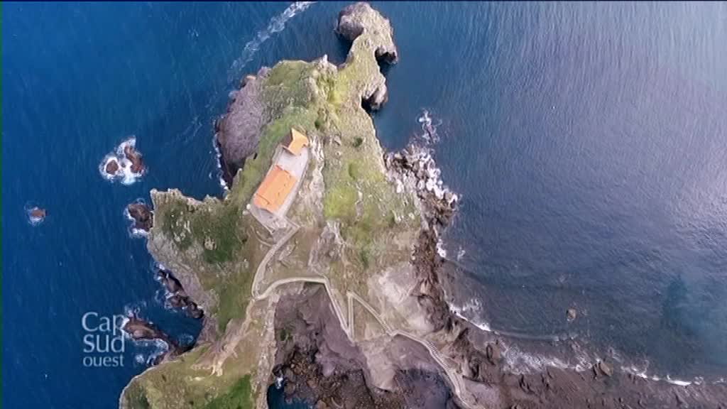 comf3aqui's tweet photo. La côte @PaysBasque64 vue par le drone Cap Sud Ouest : dimanche 12H55 @F3Aquitaine @F3euskalherri @Paysbasquenet @SO_Paysbasque @P_Basque https://t.co/jGhuj4zBlC