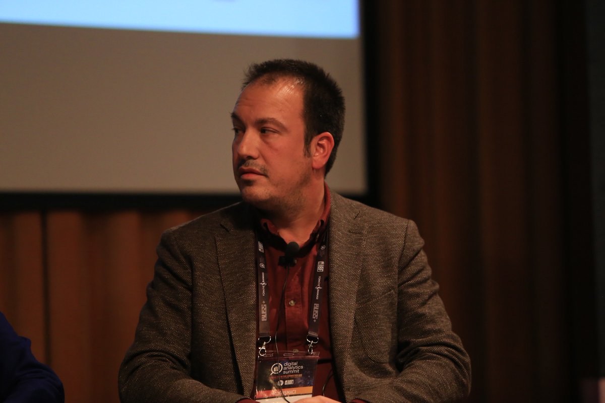 DigitalSummitBU's tweet photo. @MonitiseGroup @isbecer "Tüketici dijitale yön veriyor." #DigitalAnalyticsSummit16 https://t.co/n21FkkRgMv