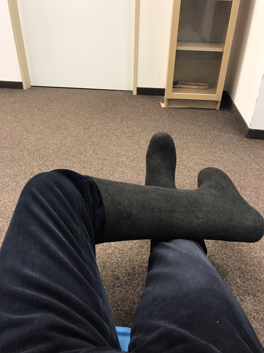 _SenChi__'s tweet photo. #coldfloors #comfort #valenki
When it's cold at work and you promised your russian grandma what u will be careful with your health. https://t.co/fgGxwnBinY