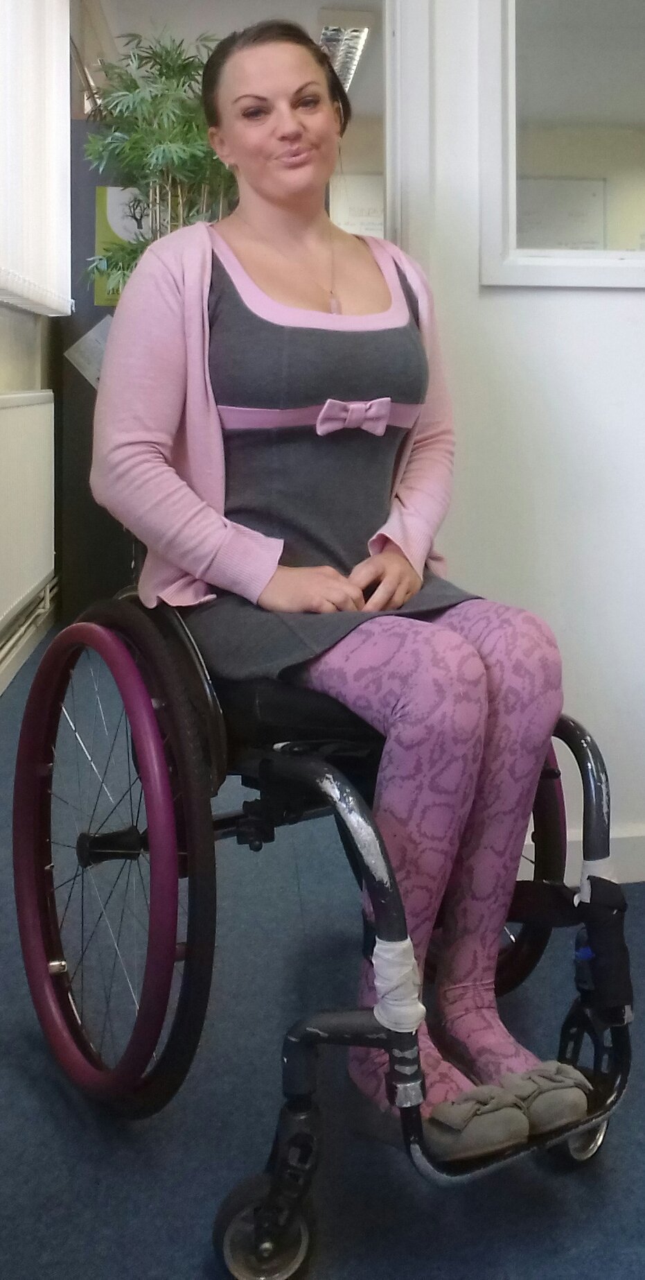 𝗣𝗮𝗿𝗮𝗣𝗿𝗶𝗻𝗰𝗲𝘀𝘀™ on X: #pretty in #pink & #grey with #snakeprint  #tights! #snake #dress #cleavage #wheelchair #disabled #reception  #receptionist #ParaPrincess t.co6kXUsWdIF5  X