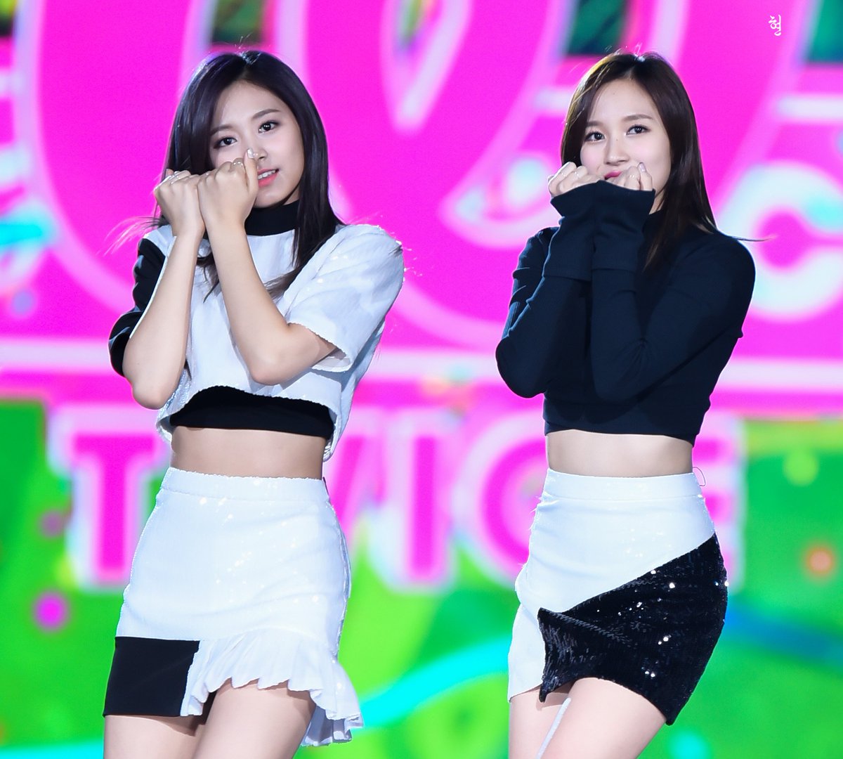 hyun03240's tweet photo. 161127 Super Seoul Dream Concert
#미나 #쯔위 #정연 #트와이스 https://t.co/ERm2jPf12C