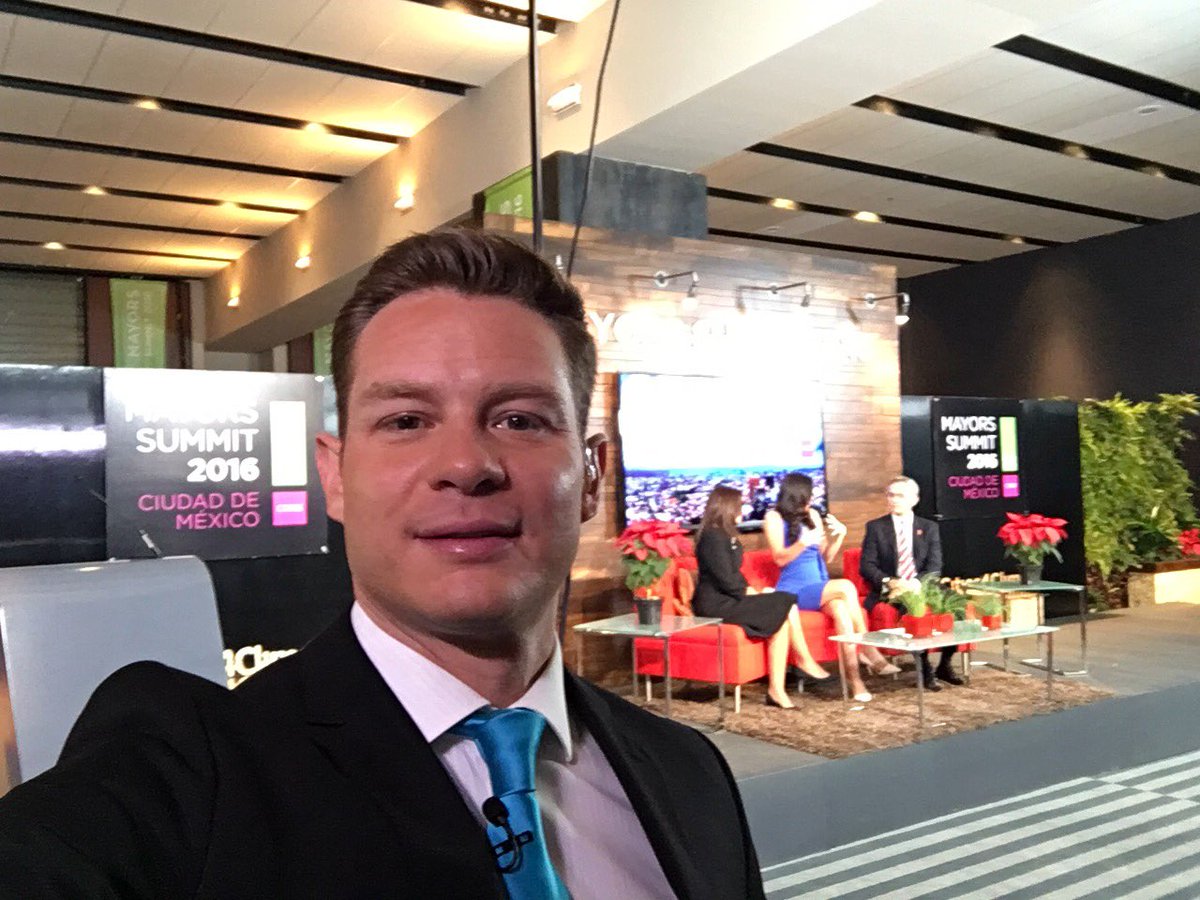 Carlos1Hurtado's tweet photo. Hoy #AlAireConPaola @Canal_Estrellas @NTelevisa_com desde el #mayorsummit2016 @HiltonHotels #CDMX https://t.co/DvFy3RGa4f