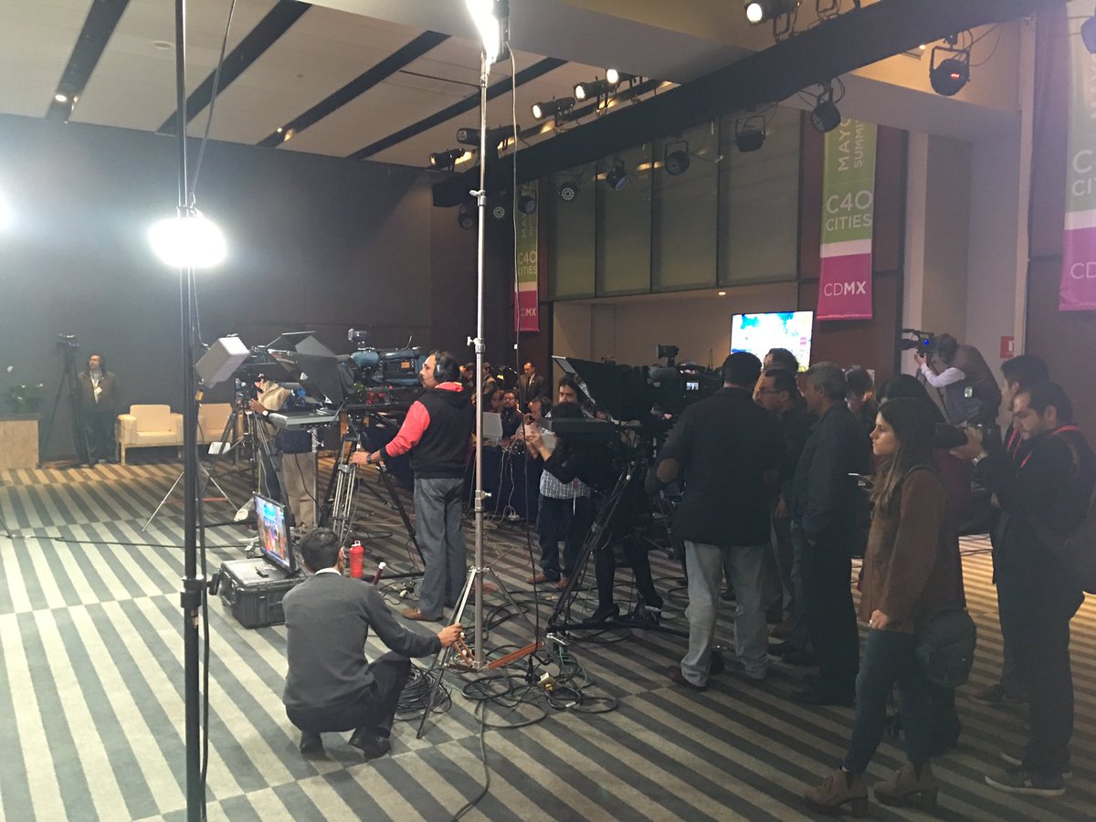 Carlos1Hurtado's tweet photo. Hoy #AlAireConPaola @Canal_Estrellas @NTelevisa_com desde el #mayorsummit2016 @HiltonHotels #CDMX https://t.co/DvFy3RGa4f