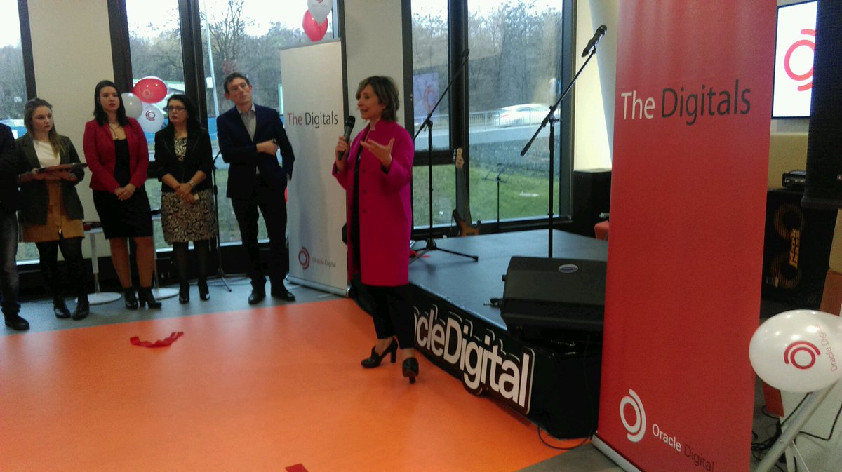 Roxy_Penti's tweet photo. #OracleDigital #Prague new building launch @GSangiorgi opening the event https://t.co/lXwLiTMVAY