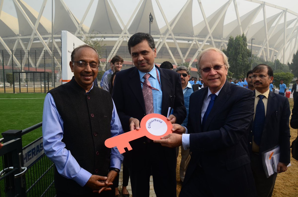 Media_SAI's tweet image. Hon'ble MoS (IC) inaugurated the colourfield concept at Jawaharlal Nehru Stadium on 1.12.2016 (1/3)