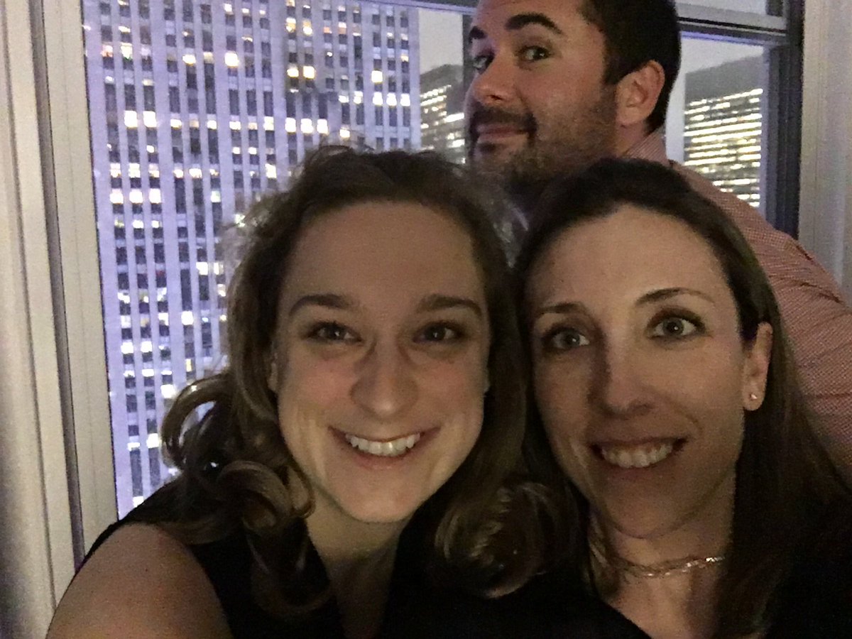 jfedor21's tweet photo. Such a great night as always #RockefellerCenterTreeLighting #UNSEOholidayparty #nevergoingoutside #soomanytourists https://t.co/yEfQt5hJZr