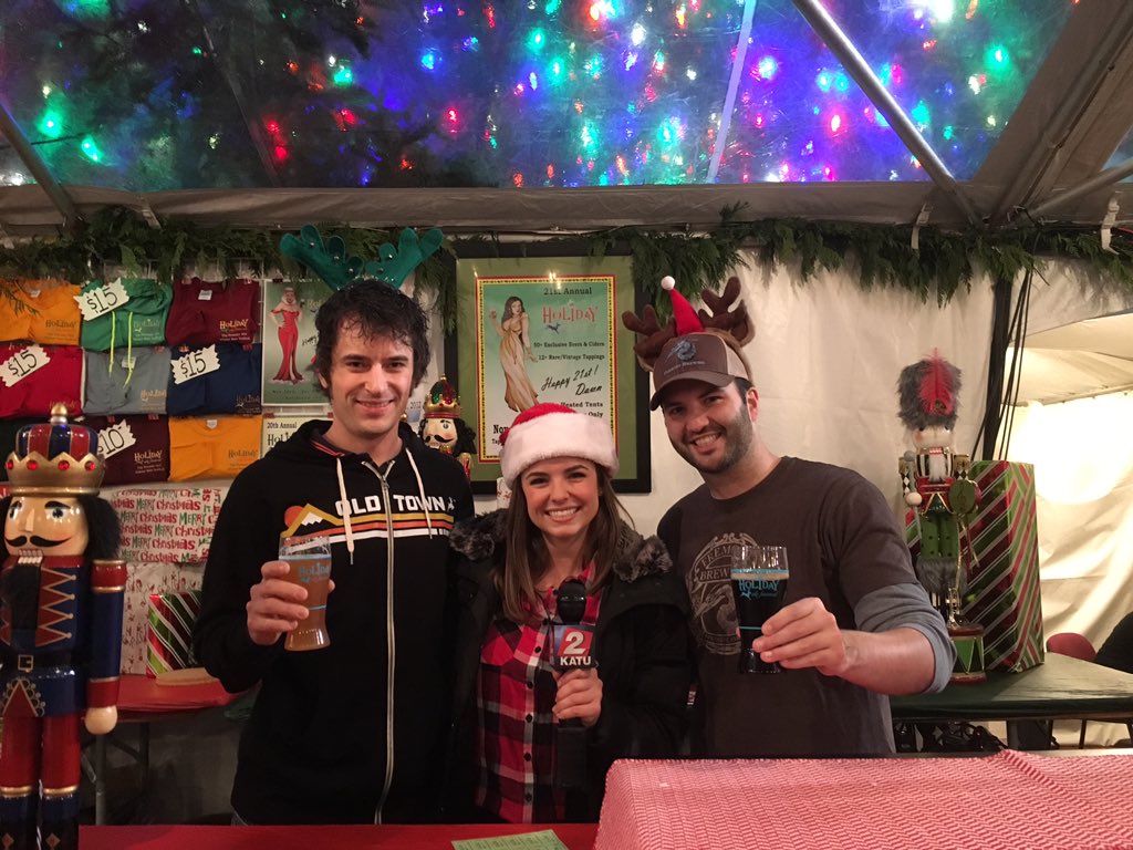 HolidayAleFest's tweet photo. More fun with @WesleighOgle at @thesquarepdx w/Andrew from @OTBrewingCo &amp; Logan from @fremontbrewing #smoresbeer #kriskringale #HAF16 https://t.co/vkL9g9R1kx