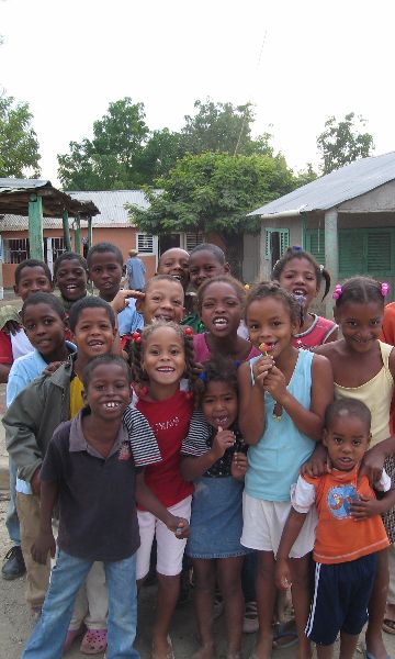 AuburnASB's tweet photo. We love the kids! Serve with us and get to play with these adorable kiddos! Apps on AuInvolve. https://t.co/oK4mCM4HUG
