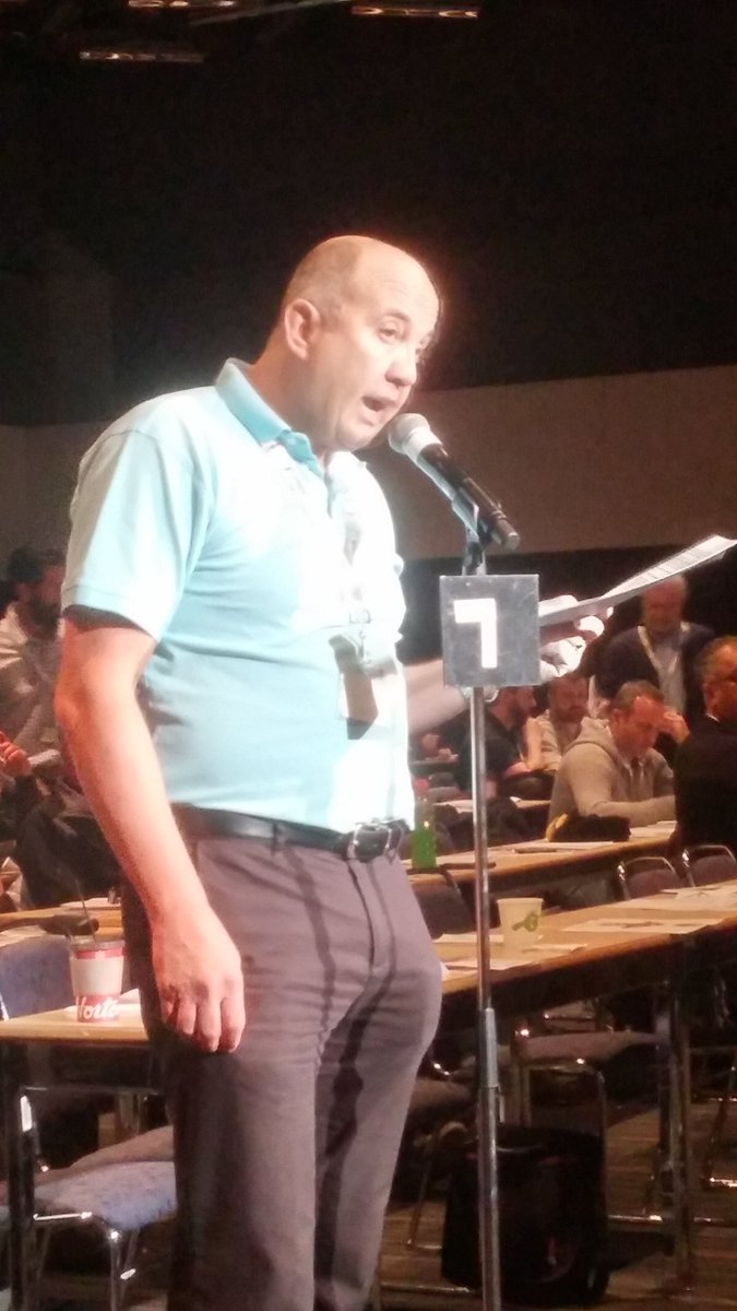 JeunesIPFPC's tweet photo. Réjean Michaud propose qu'on fasse aussi pression au fédéral pour récupérer l'argent envoyé dans les #ParadisFiscaux #CongresTriennalFTQ https://t.co/9u5p65CUoR