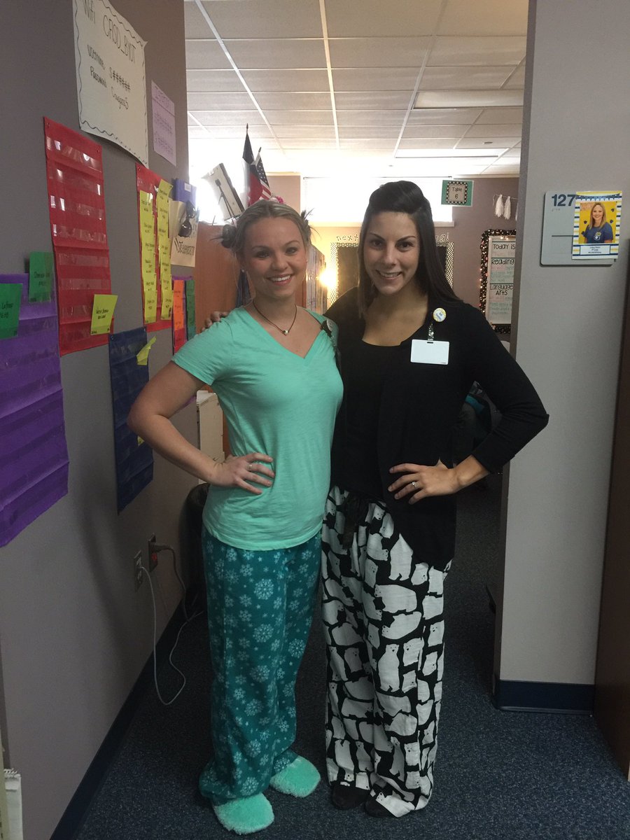 MrsSalinasCES's tweet photo. Comfy teaching today!!! #12daysoffun #wearpajamas #PDinyourPJs #polarexpeessday https://t.co/9aZkq4DBHS