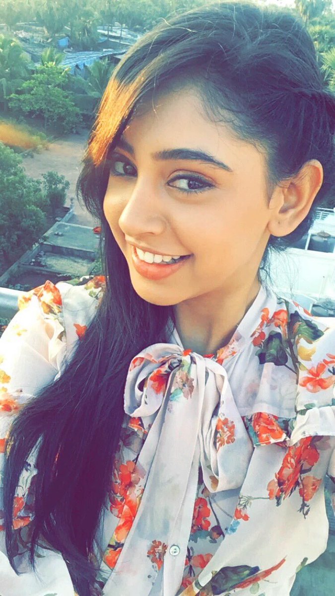 NitiOfAngels's tweet image. I vote for #NitiTaylor @niti_taylor for hosting Ptkk Season 7 #TVPersonality2016  @BizAsia @SabrasRadio @RajBaddhan