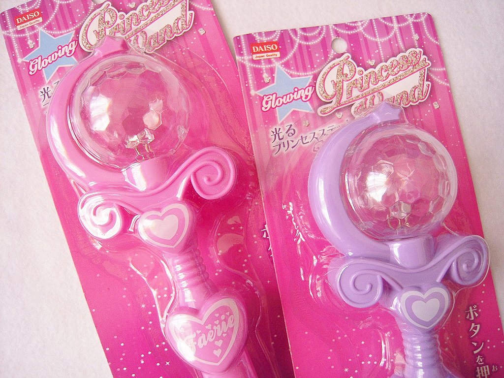 ふーま ダイソーのおもちゃコーナーで見つけた プリンセスウォンド ボタンを押すとキラキラ光って音が鳴ります かわいい ちょっとセーラームーンっぽいアイテム T Co Aw4pmpif3h ダイソー 100均 100円ショップ T Co ふーま ダイソーのおもちゃコーナーで見つけた プリンセスウォンド ボタンを押すとキラキラ光って音が鳴ります かわいい ちょっとセーラームーンっぽいアイテム T Co Aw4pmpif3h ダイソー 100均 100円ショップ T Co