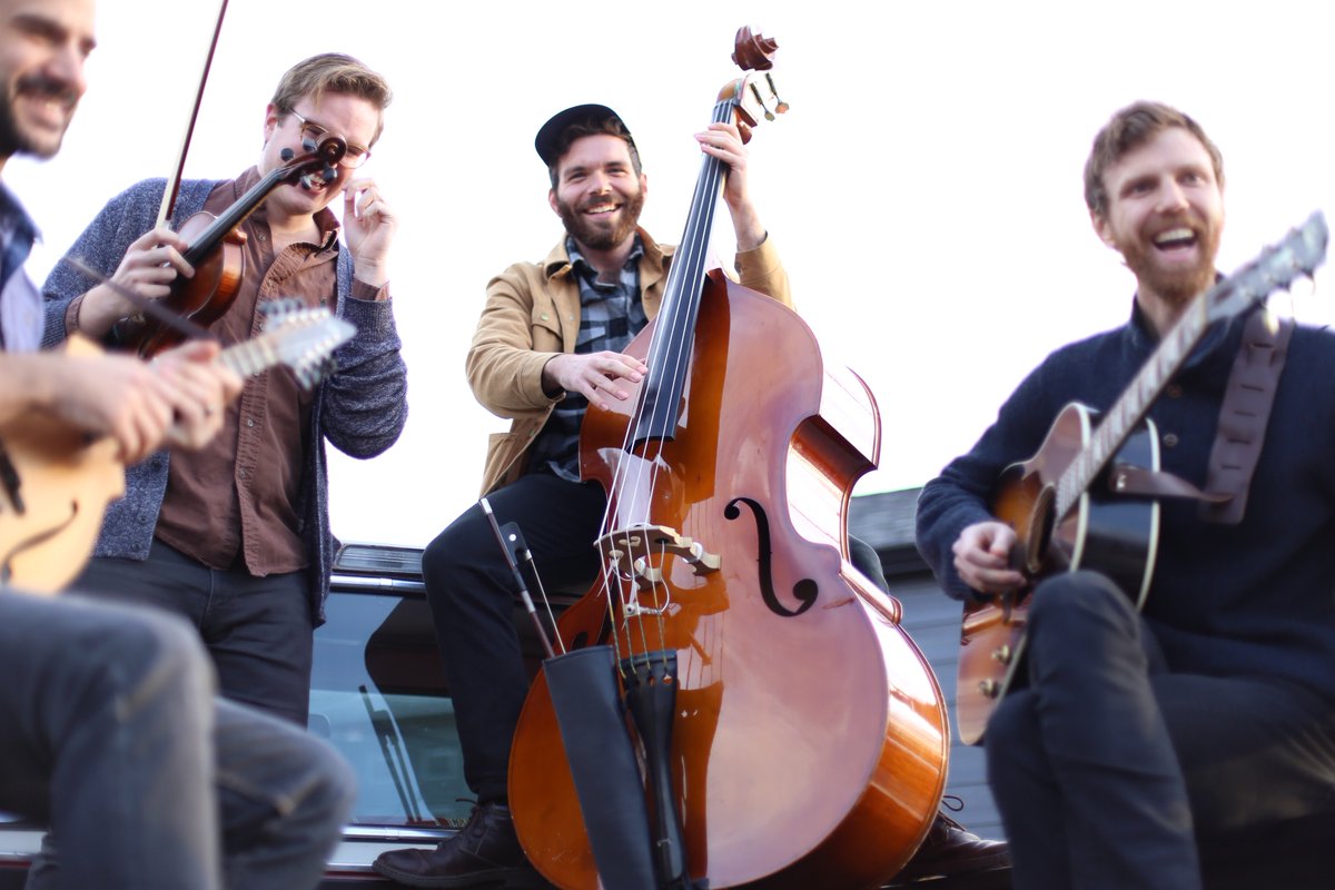 HeyInBedWith's tweet image. Happiness is a band called @HummingHouse! ❤️ Check out the live version of their amazing song "Great Divide". bit.ly/2gMivGj