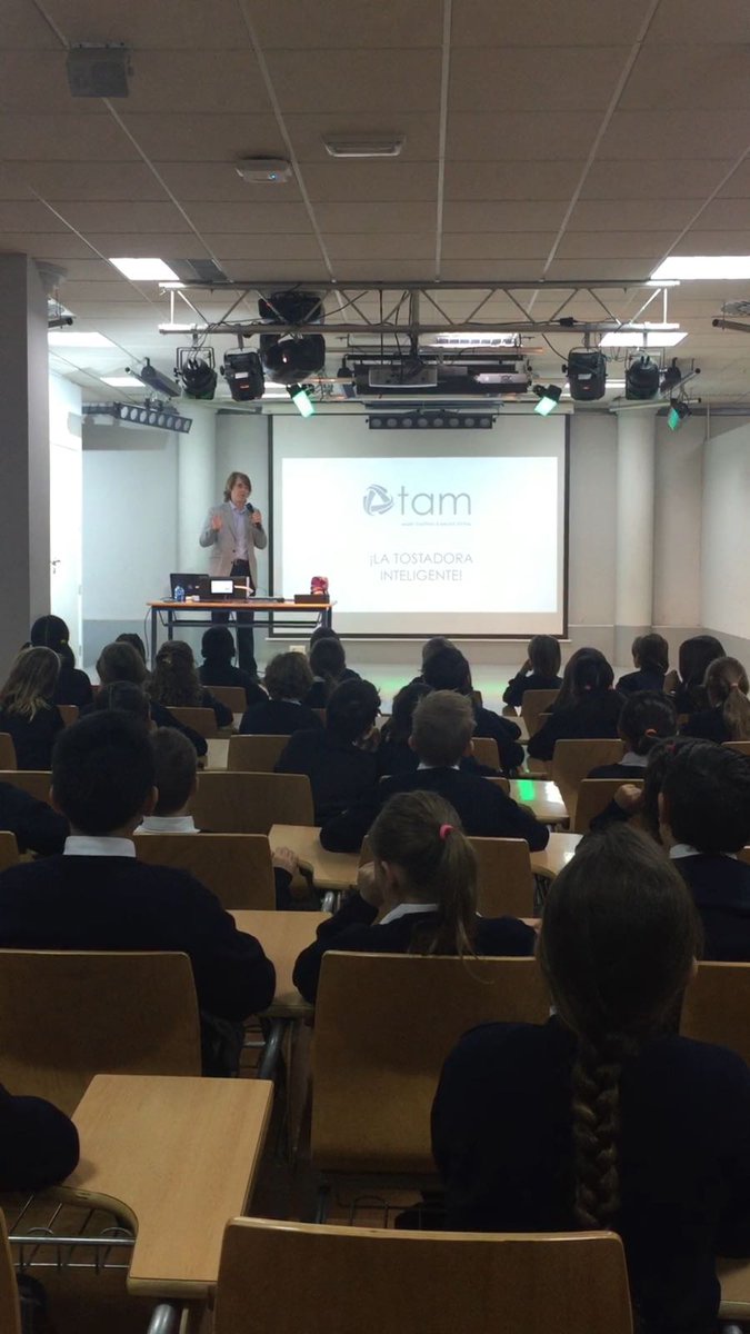 enriquesp_'s tweet image. Hablando de la primera #smarttoaster y de #AI con el mejor público posible, gracias @SEKCiudalcampo, una gran experiencia. @institucionsek