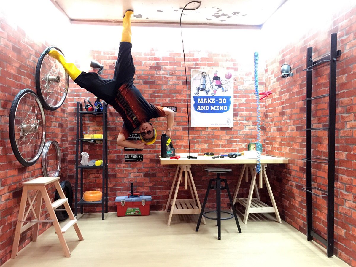 whelmi's tweet image. Upside Down World