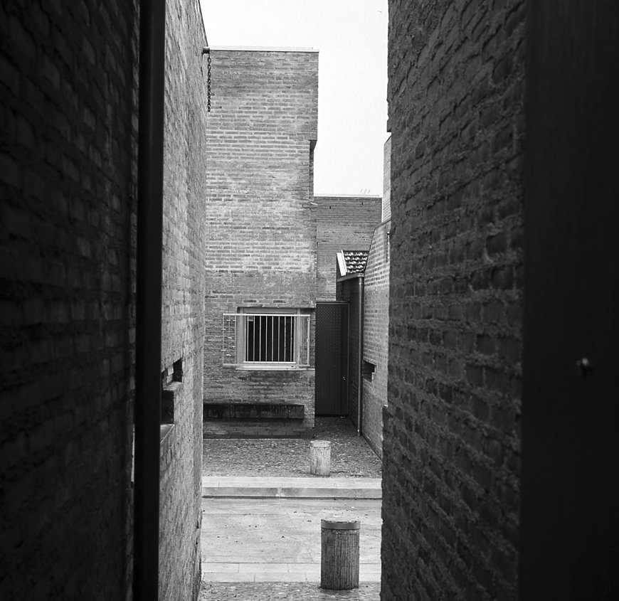Speedmaster72's tweet photo. El ladrillo en la obra de Luis Martínez Santa-María. Porque "incluso un ladrillo quiere ser algo más" (L. I. Kahn)
#JuevesDeArquitectura https://t.co/algXR1dBRu