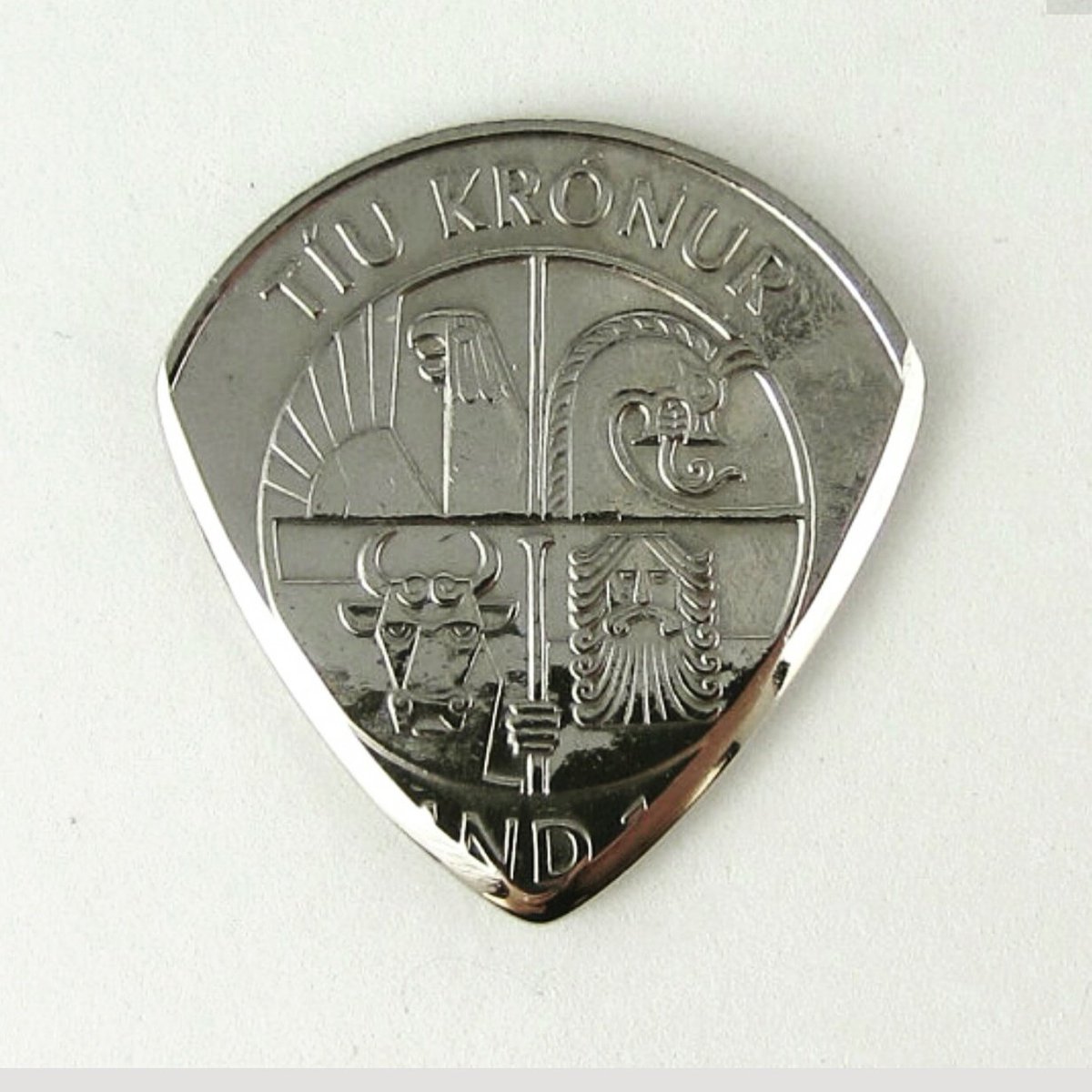worldcoinpicks's tweet photo. Some new inventory at https://t.co/vkQsaWYTTO.  This is from Iceland. Dragon, bull, giant, eagle.. awesome.  #guitar #etsy #guitarpick https://t.co/SCmEhw5mx9