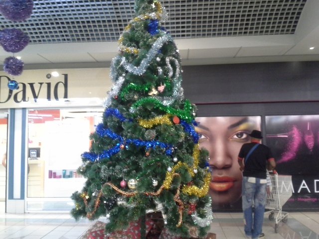 RChavanis's tweet photo. Quand c'est noël à #JumboScore.... #Mayotte https://t.co/0aaK1NyCqg