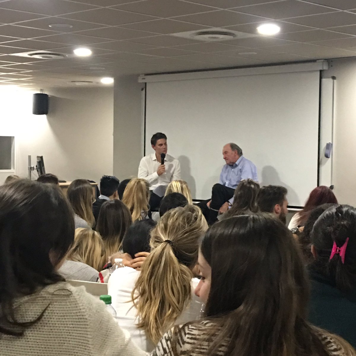 mathildewdp's tweet image. En direct du #RDVbusinessPPA @PPA_Alternance @v_briancon. Nous avons l'honneur d'avoir avec nous #JacquesLambert #présidentEURO2016 #ENA