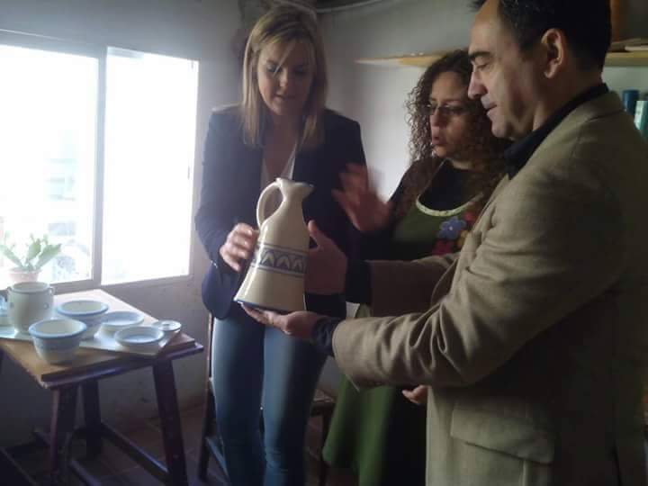 Lola por Baeza (@lolaporbaeza) on Twitter photo #Enhorabuena a <a href="/CeramPepaMoreno/">Ceramica Pepa Moreno</a> por su Punto de Interés Artesanal, un distintivo que reconoce la excelencia al trabajo bien hecho #Enhorabuena a <a href="/CeramPepaMoreno/">Ceramica Pepa Moreno</a> por su Punto de Interés Artesanal, un distintivo que reconoce la excelencia al trabajo bien hecho
