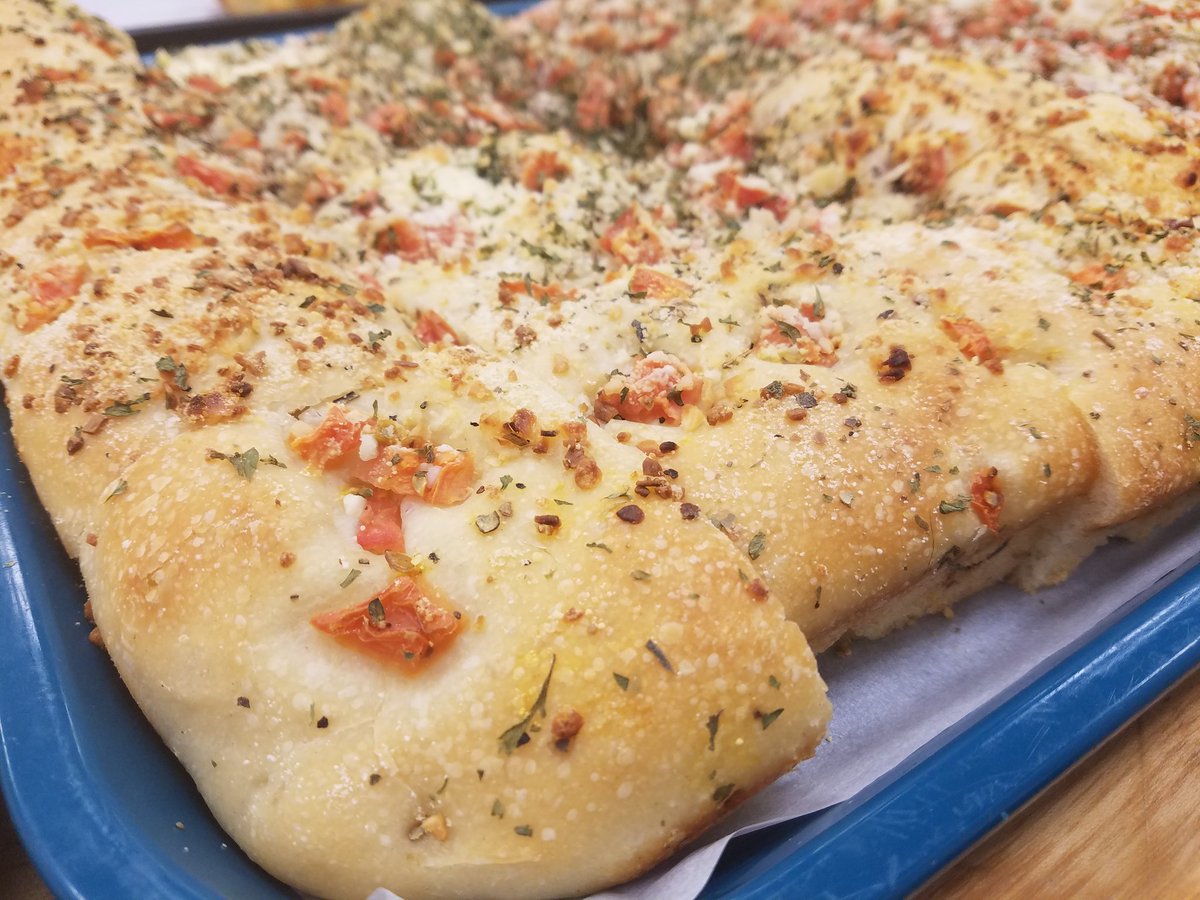 MlecCulinary's tweet photo. Jalapeño cheddar cornbread, parmesean rolls, and tomato-parmesean foccacia- today's breads will leave you wanting more! #MLECCulinary https://t.co/XVUMEu3XV0