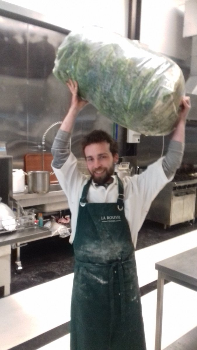 PieMakerGalway's tweet photo. Our chef with a human sized bag of Fresh Organic Kale from @BeechlawnFarm https://t.co/0nXRuwHHLa