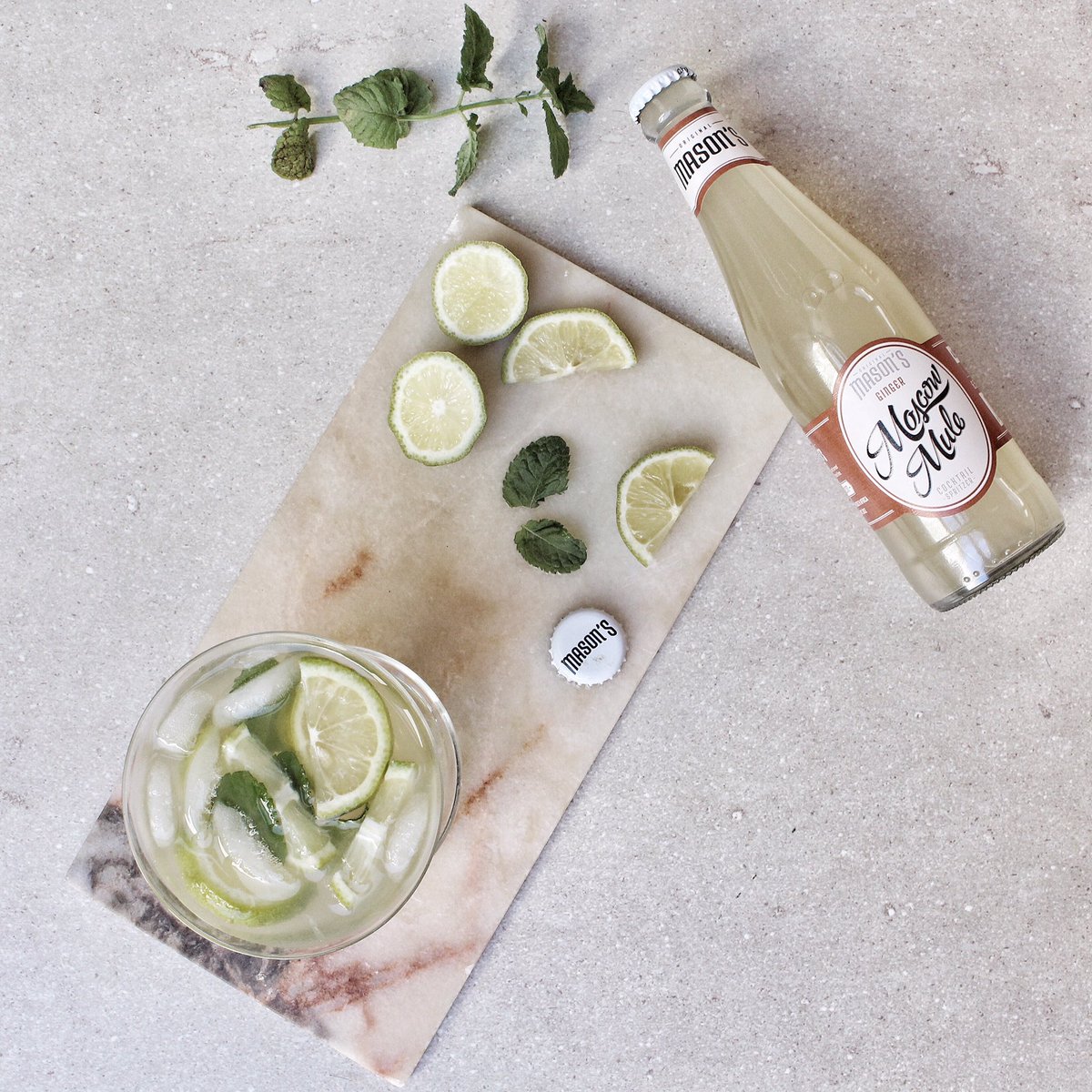 liferetreat_'s tweet photo. 🍸🍃🍋 A little Thursday after-work cocktail, it's called #balance .. everyone is doing it ;) #balance #drinkmasons #itsacocktailobviously https://t.co/gvHAJ5tyZR